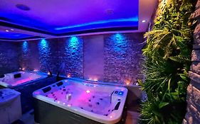 Glamour Wellness Apartments